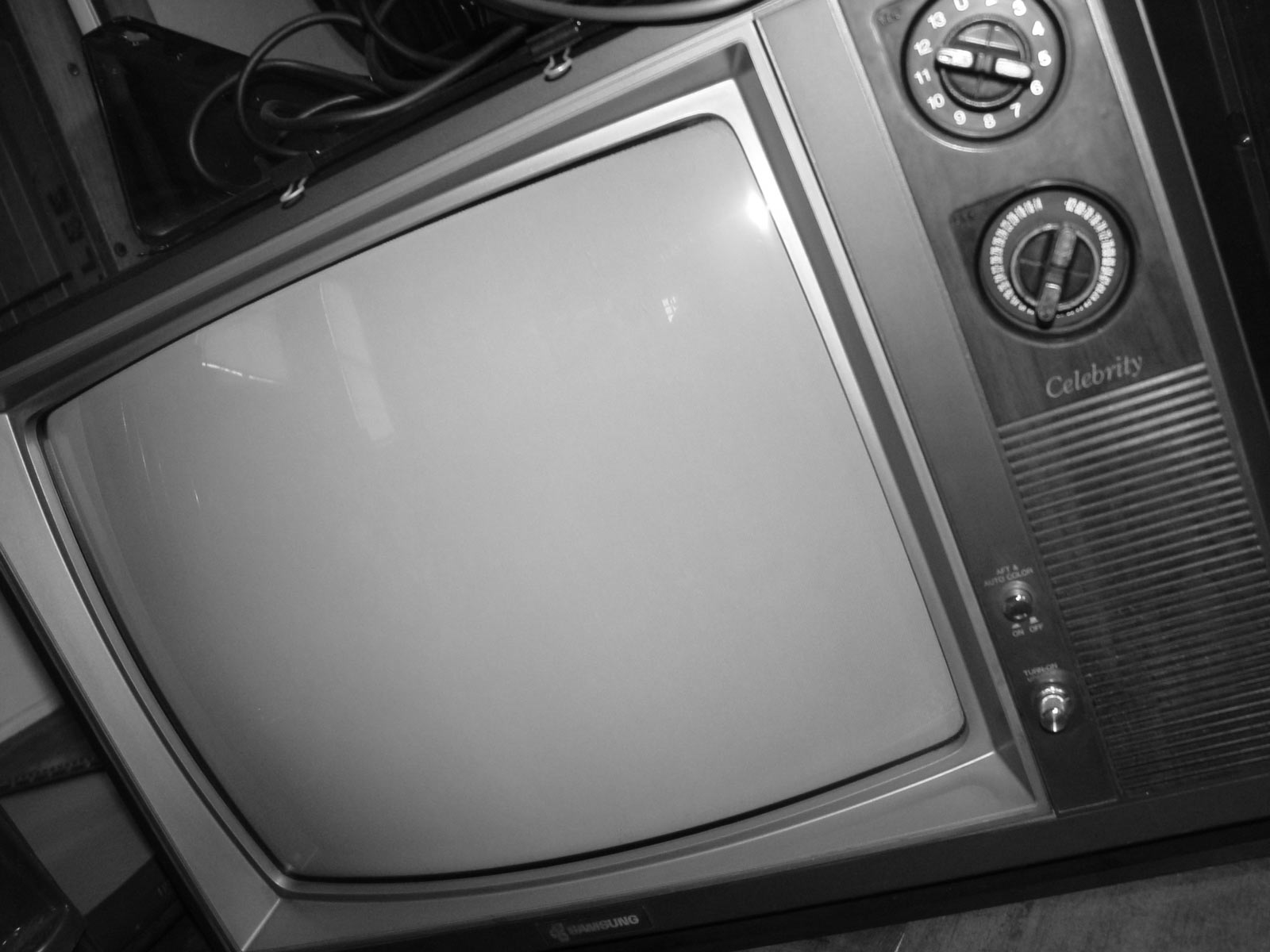 stockvault-old-television96350